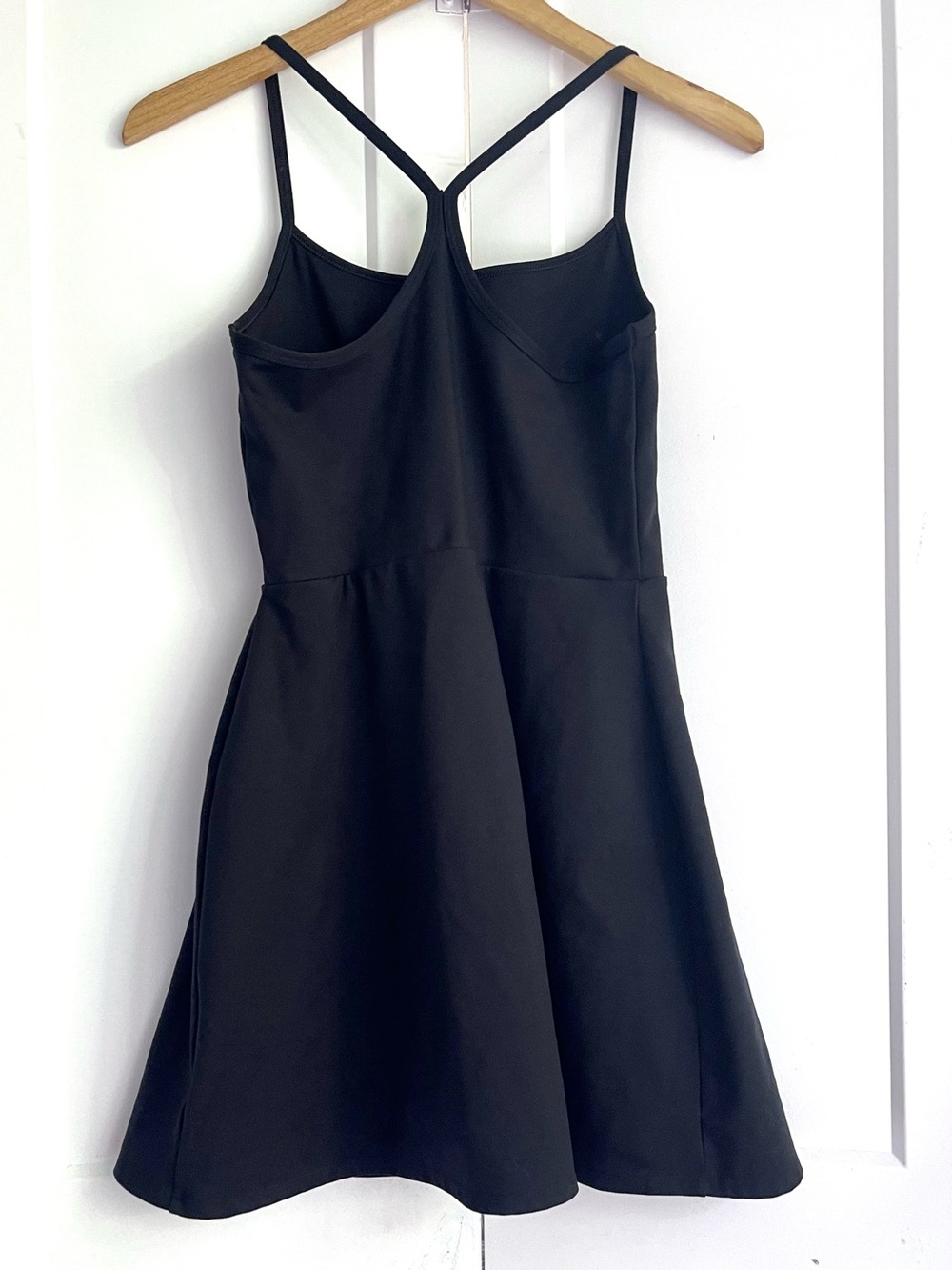 Gap Fit Women’s Black Activewear Dress Built In Shorts Shelf Bra Sleeveless Sz M - Picture 3 of 5